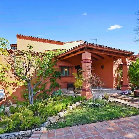 6 Bedrooms With Private Pool And Enclosed Garden At 1 Km Away From The Marbella